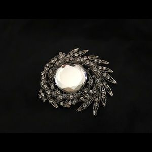 Elegant silver and diamond pendant/brooch